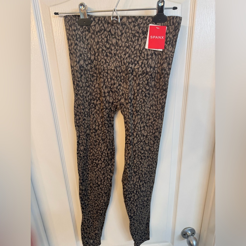NWT SPANX Look At Me Now Leggings, size large, cheetah print